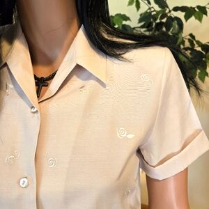 Laura Scott Blouse Cream, Short Sleeve Embroidered Roses Size 6 Petite
